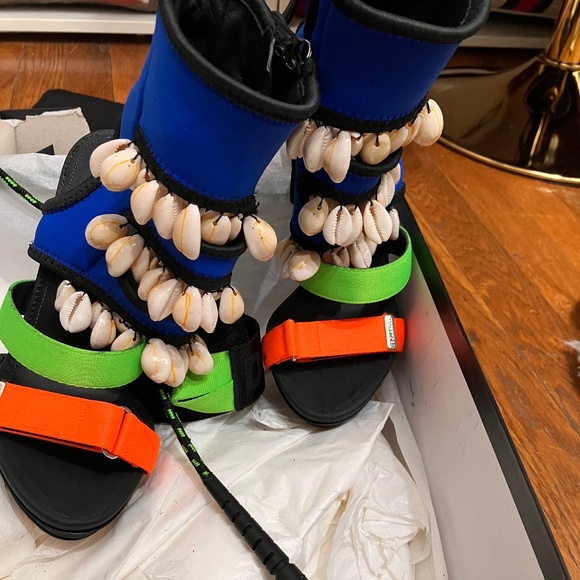 DSQUARED2 Blue and Green Shell Embellished Sandals - Picture 4 of 7